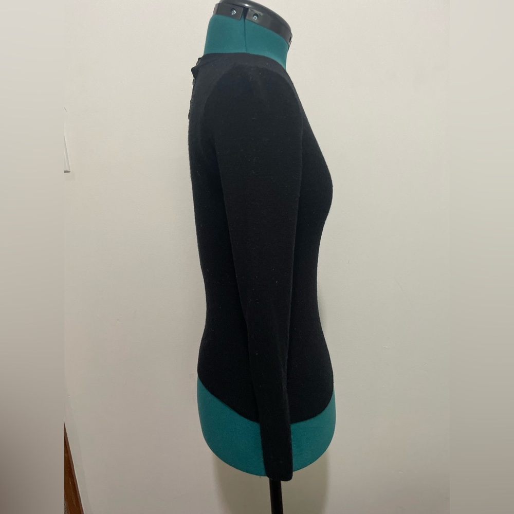 Banana Republic long sleeve v-neck black sweater - Picture 2 of 10